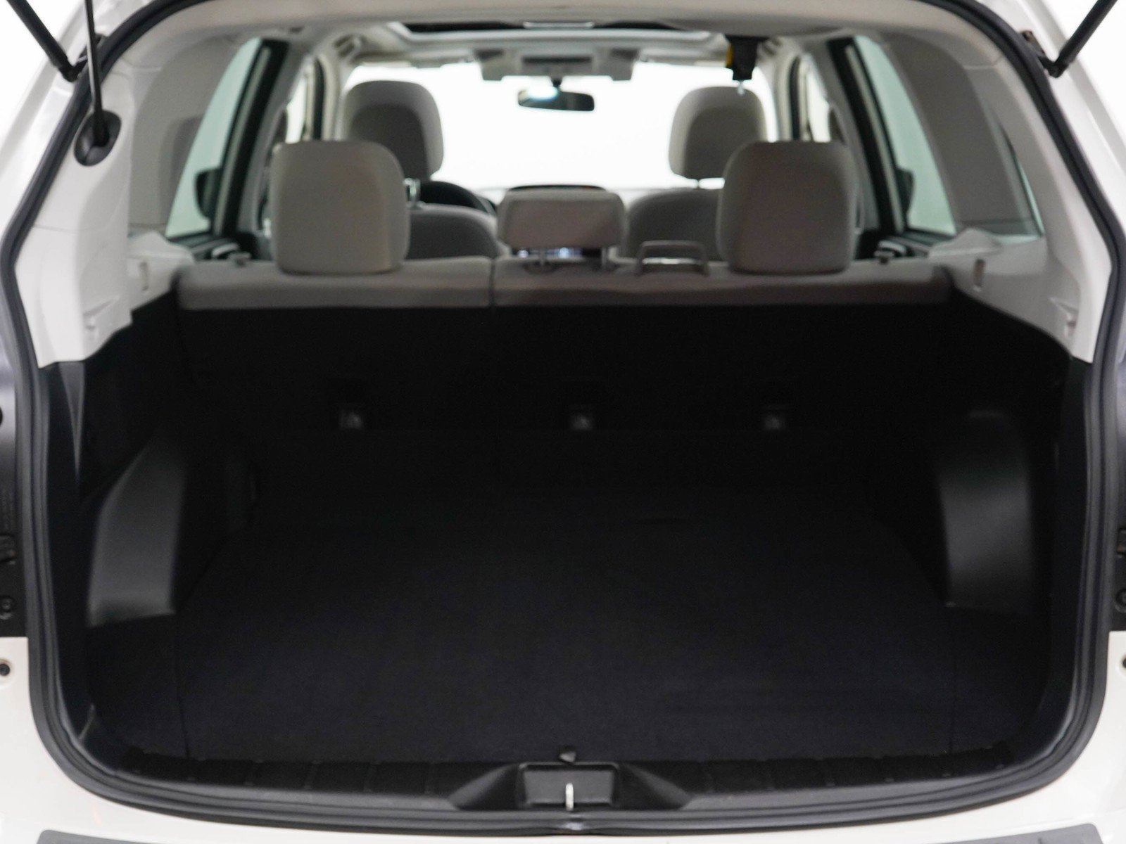 Used 2018 Crystal White Pearl Subaru 2.5i Premium image 18