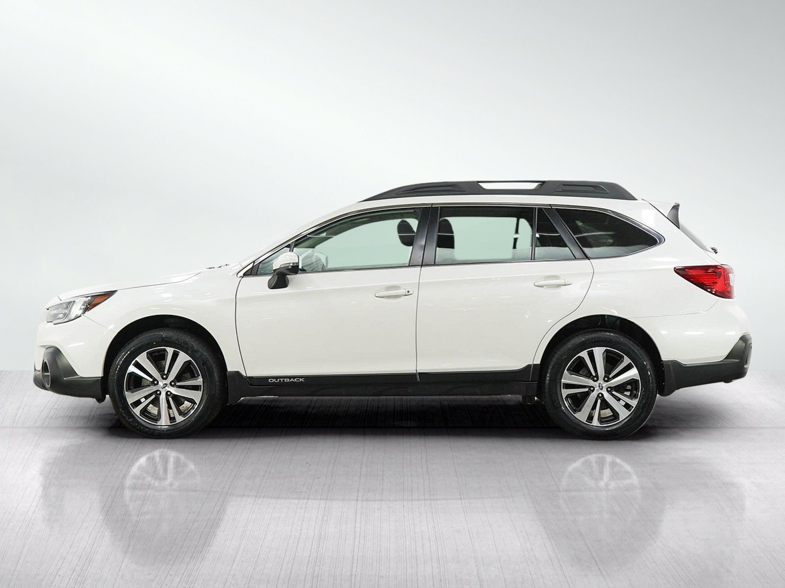 Used 2018 Subaru Outback Limited with VIN 4S4BSANC9J3236458 for sale in Burnsville, Minnesota