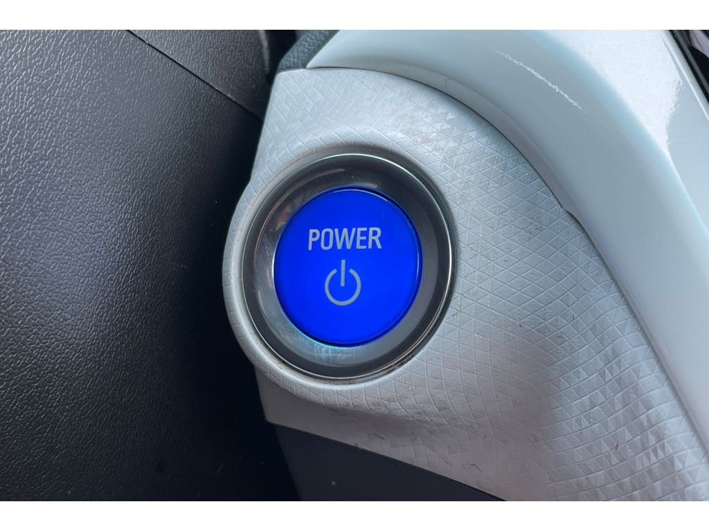 Used 2017 Silver Ice Metallic Chevrolet Premier image 32