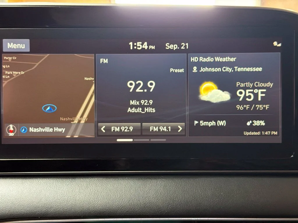 Used 2020 Sierra Burgundy Hyundai SEL image 16