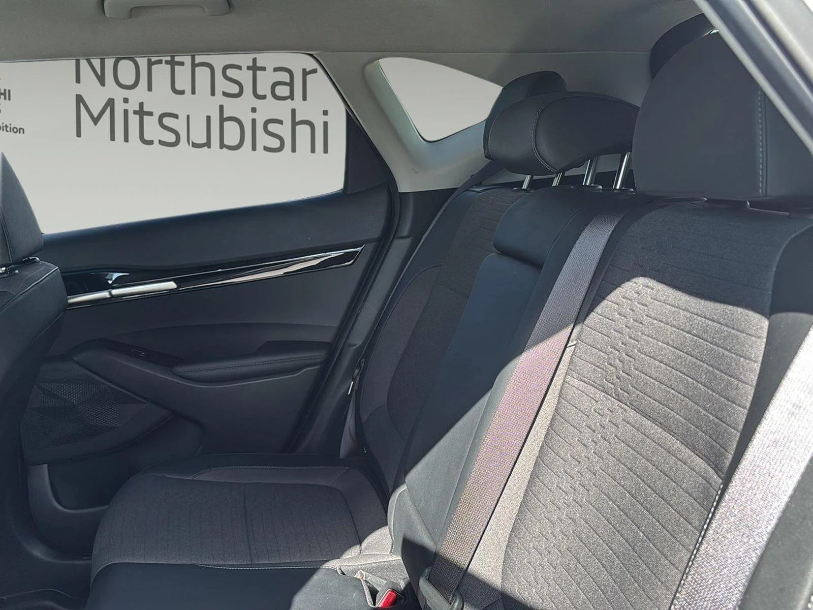 Used 2022 Clear White/Black Roof Kia Nightfall image 32