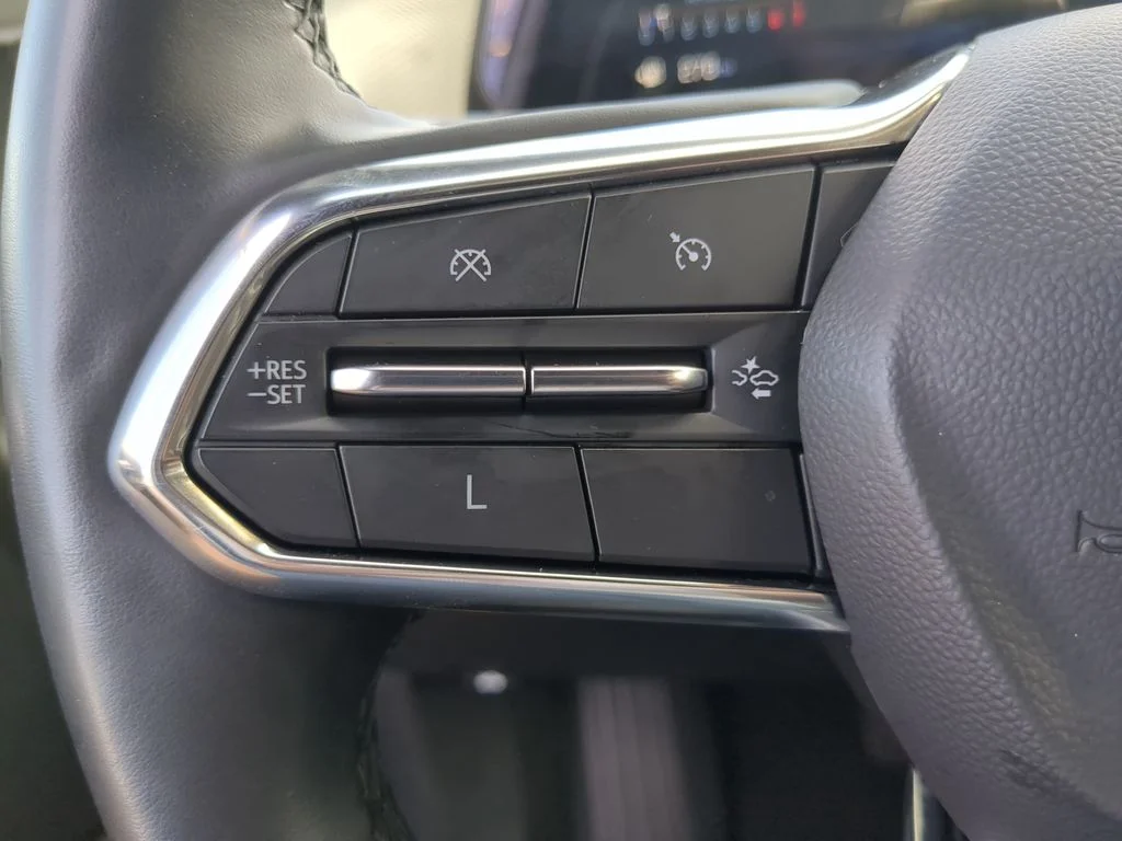 Used 2025 White Chevrolet LT image 27
