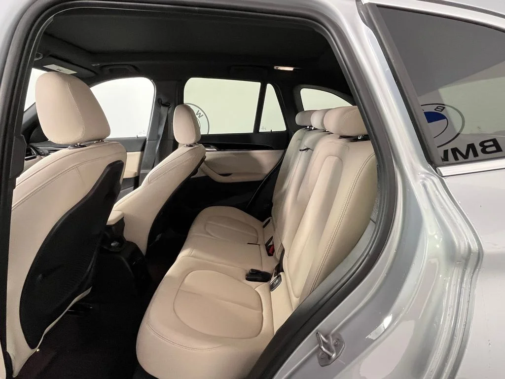 Used 2020 Silver BMW xDrive28i image 4
