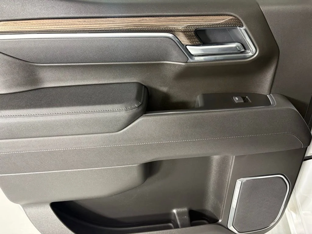New 2026 Summit White Chevrolet LT Trail Boss image 39