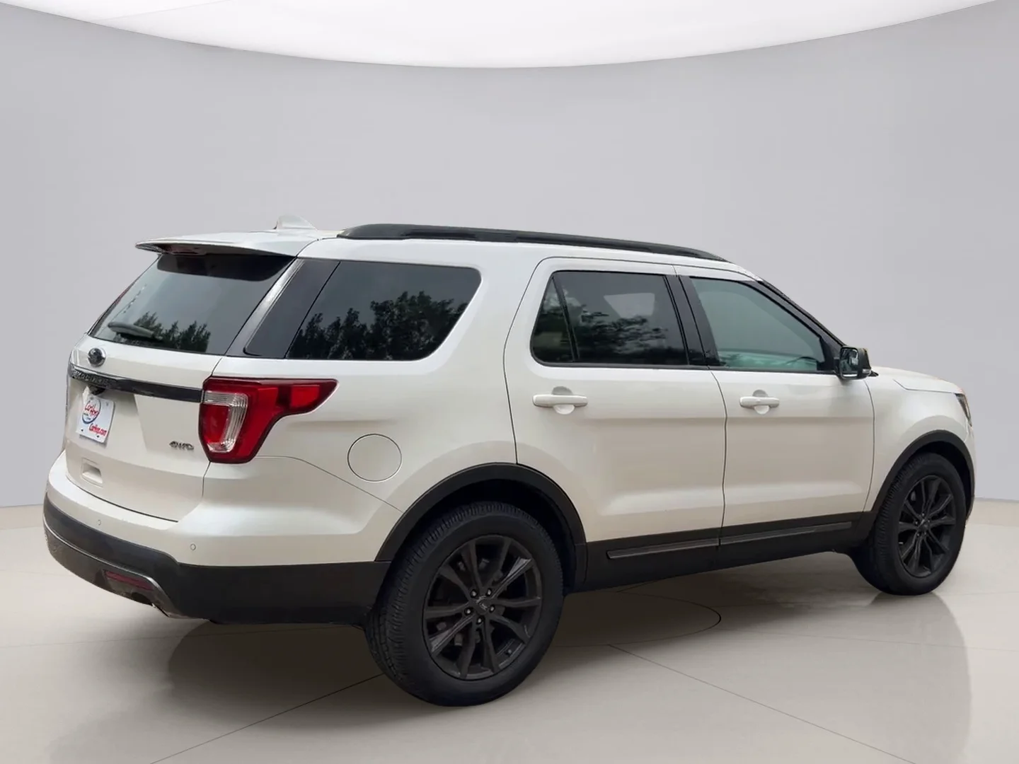 Used 2017 White Ford SLT image 5
