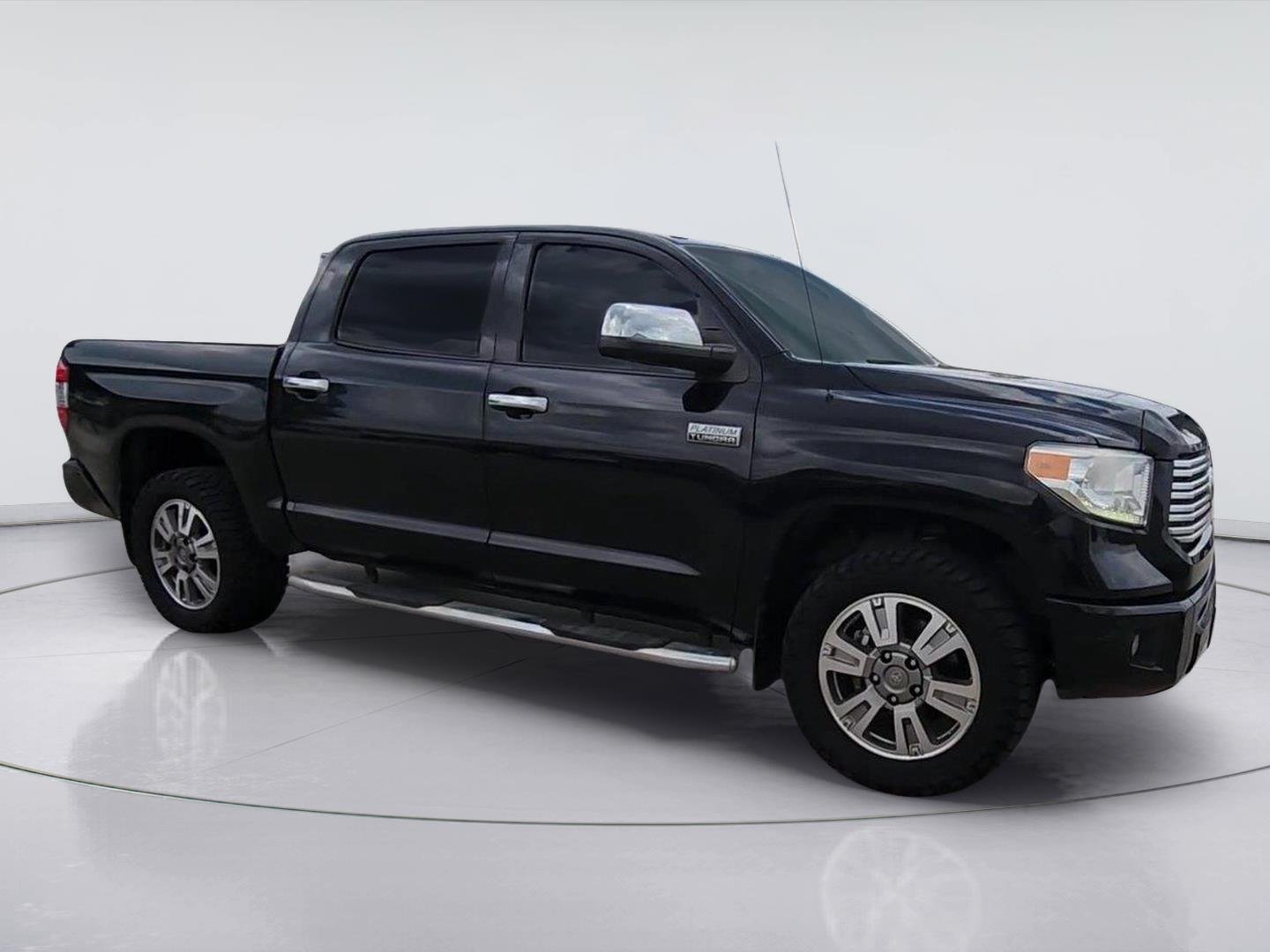 2017 Toyota Tundra 4WD photo 2 of 34