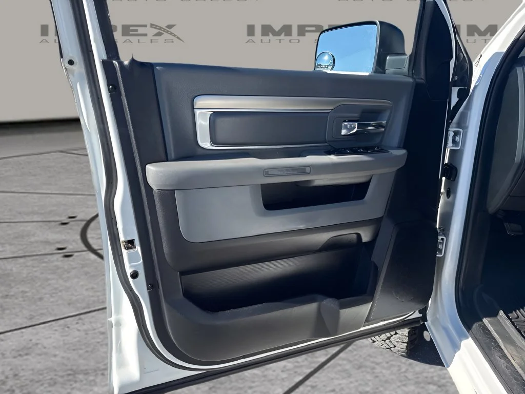 Used 2018 White Ram SLT image 22