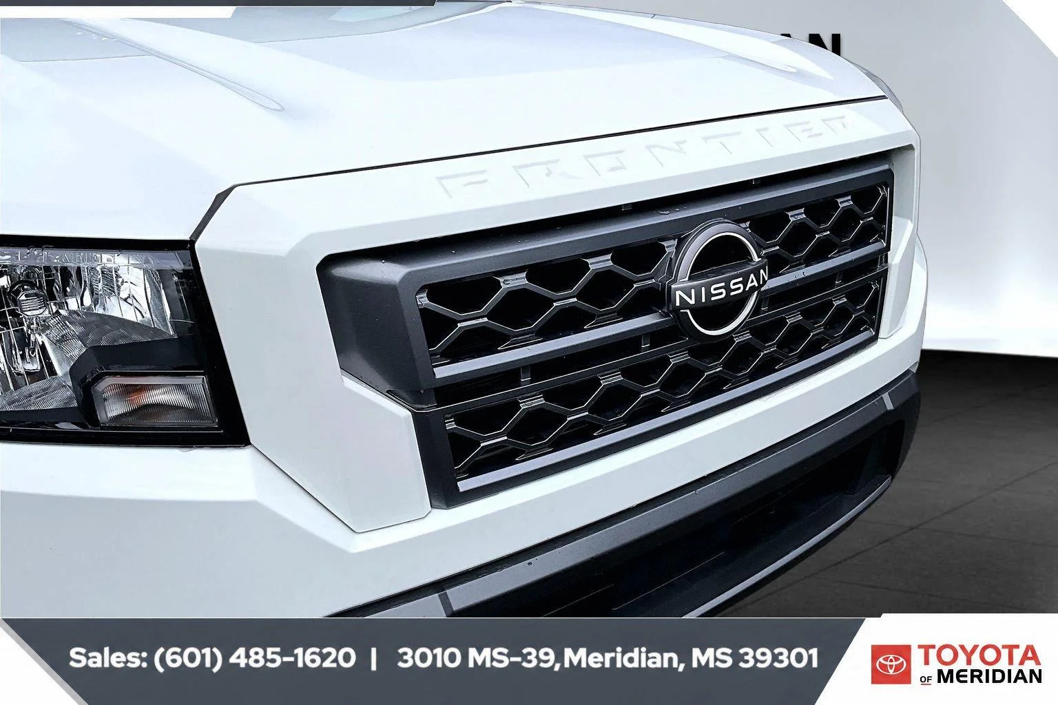 Used 2022 Glacier White Nissan SV image 21