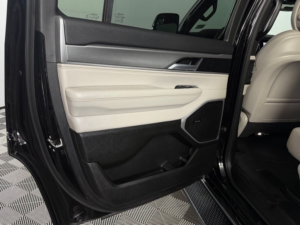 Certified Used 2025 Black Wagoneer Base image 27