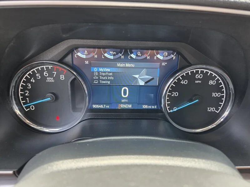 Used 2023 WHITE FORD XLT 4WD SUPERCREW 5.5