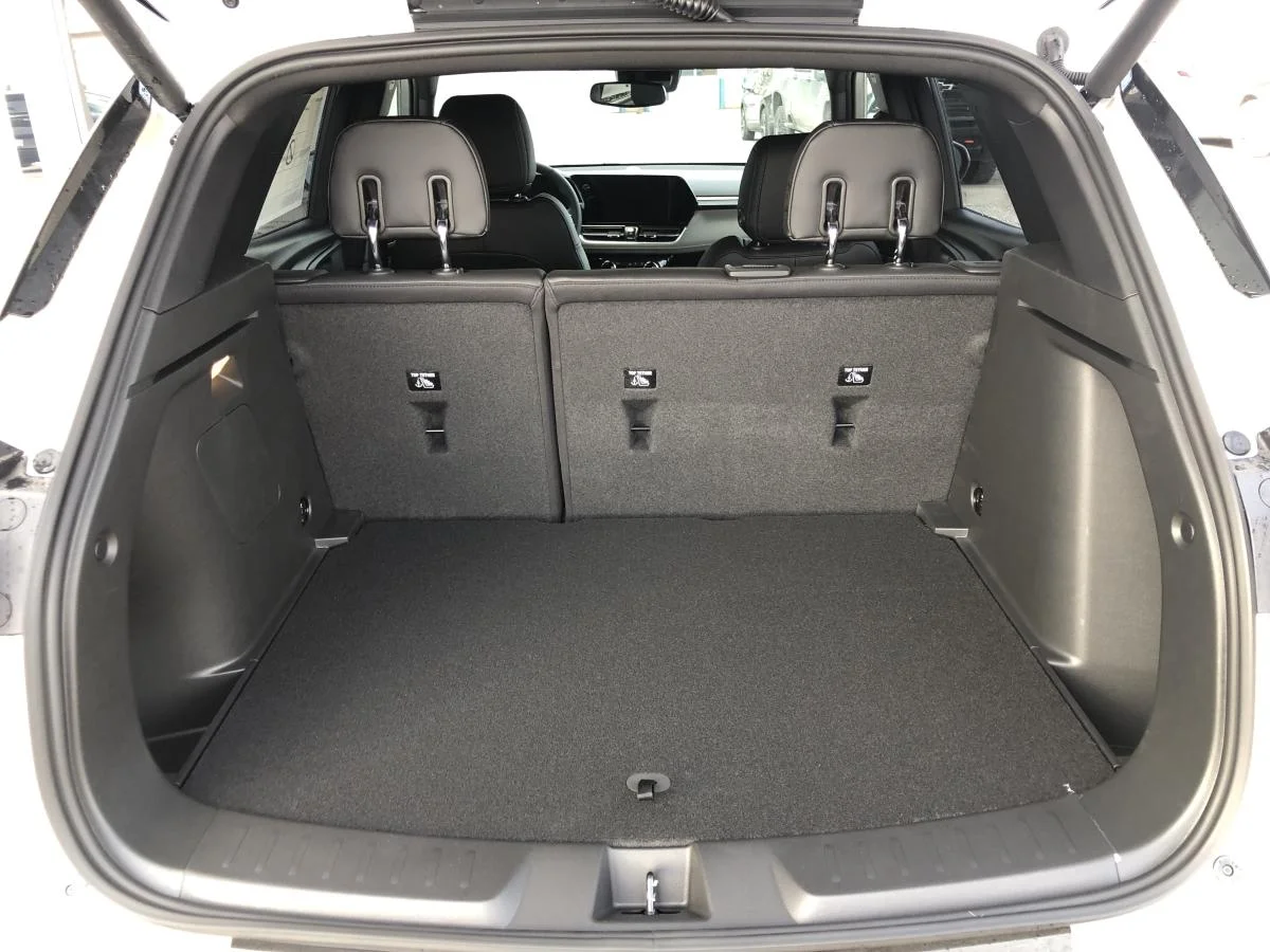 New 2026 White Chevrolet Awd 4dr Activ image 8