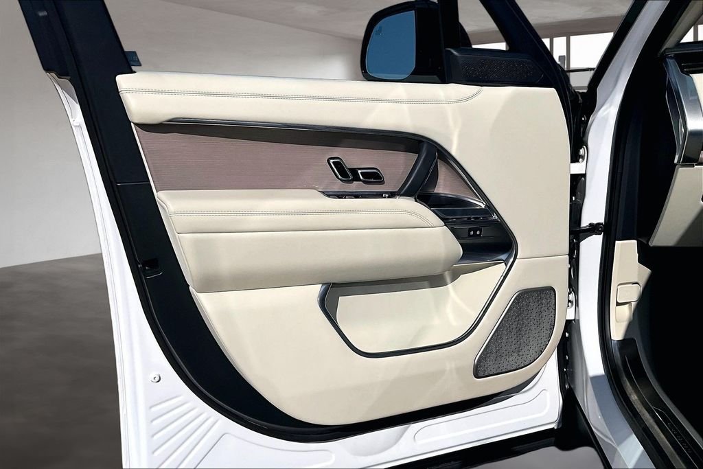 Certified Used 2024 Ostuni Pearl White Metallic Land Rover Autobiography image 17