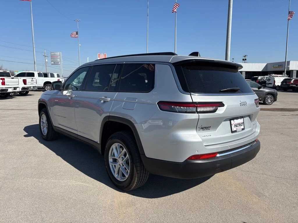 New 2026 Silver Zynith Exterior Paint Jeep Laredo image 5