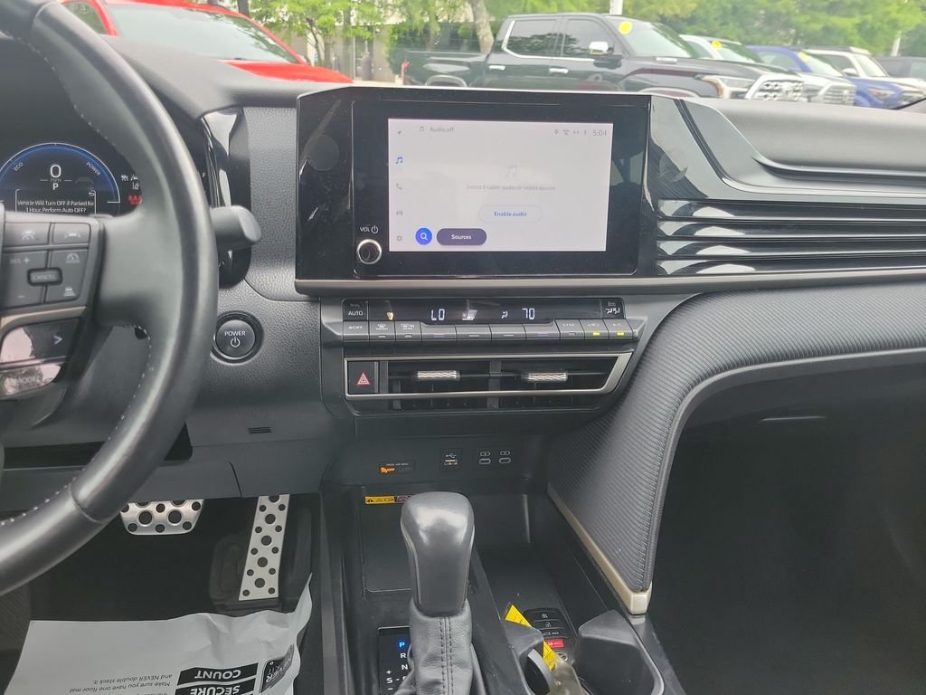 Used 2025  Toyota LE image 22