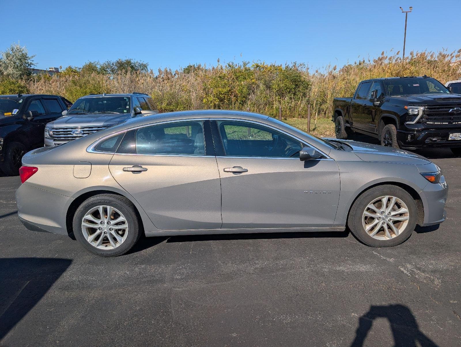 Used 2018 Pepperdust Metallic Chevrolet LT image 8