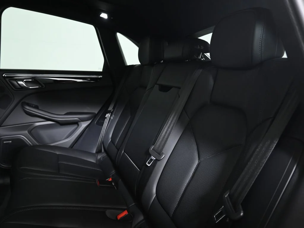 2026 Porsche Macan T - Photo 38