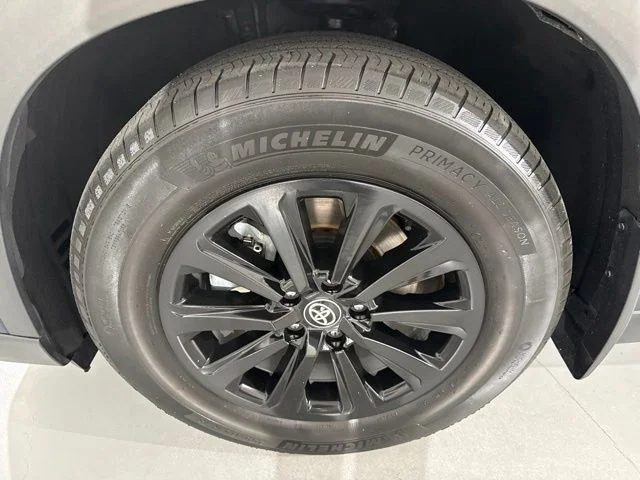 Used 2024  Toyota XLE image 5