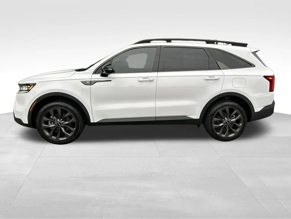 Used 2023 White Kia X-Line SX Prestige image 2
