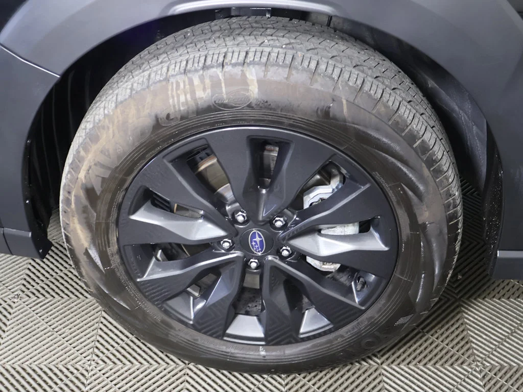 Used 2025 Black Subaru Onyx Edition image 20