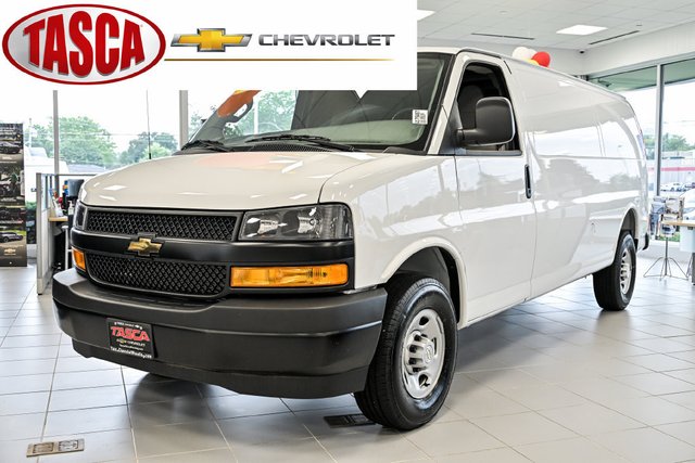 2025 Chevrolet Express Cargo WT