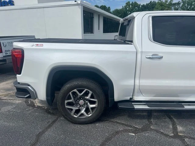 Used 2022 White GMC SLT image 4