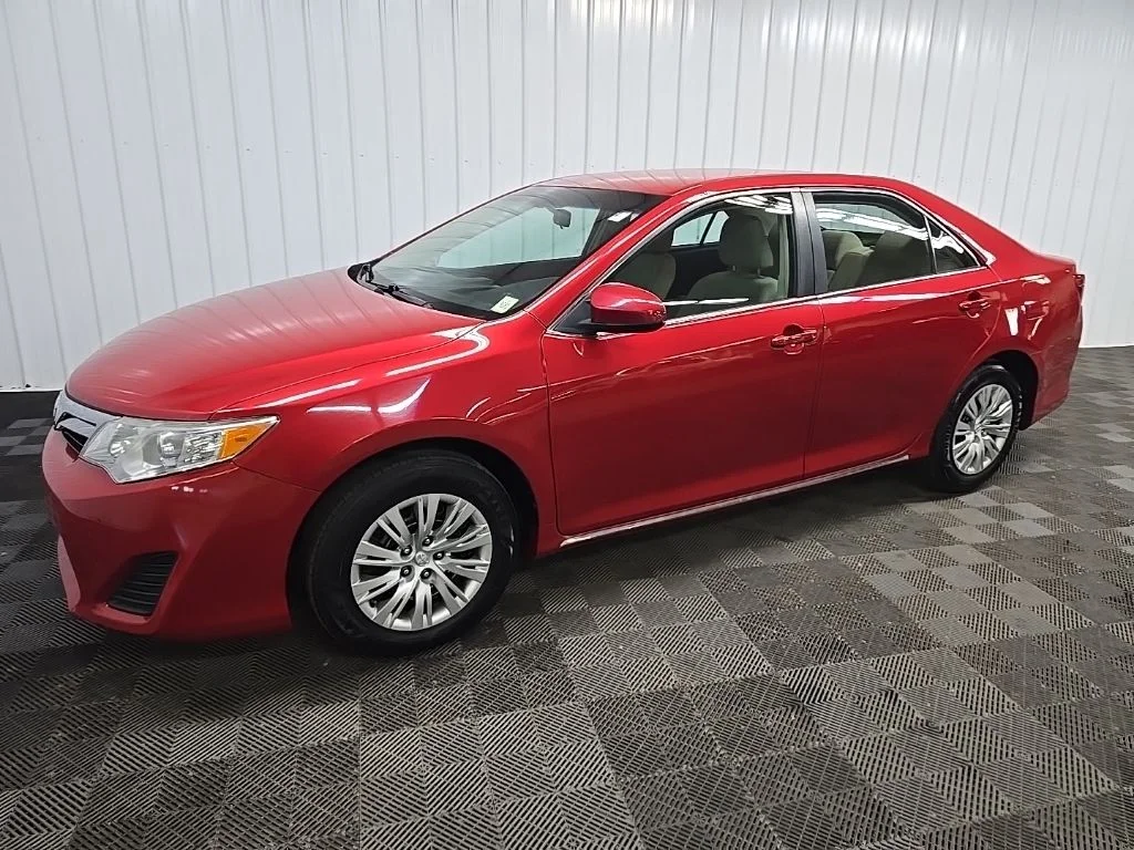 Used 2013 Red Toyota LE image 6