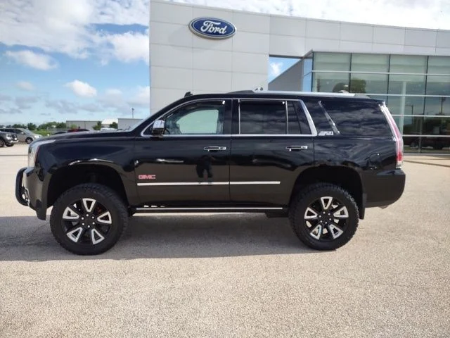Used 2015 GMC Yukon Denali with VIN 1GKS2CKJ1FR288209 for sale in Galesburg, IL