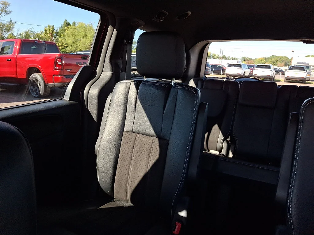 Used 2019 Red Dodge SXT image 19