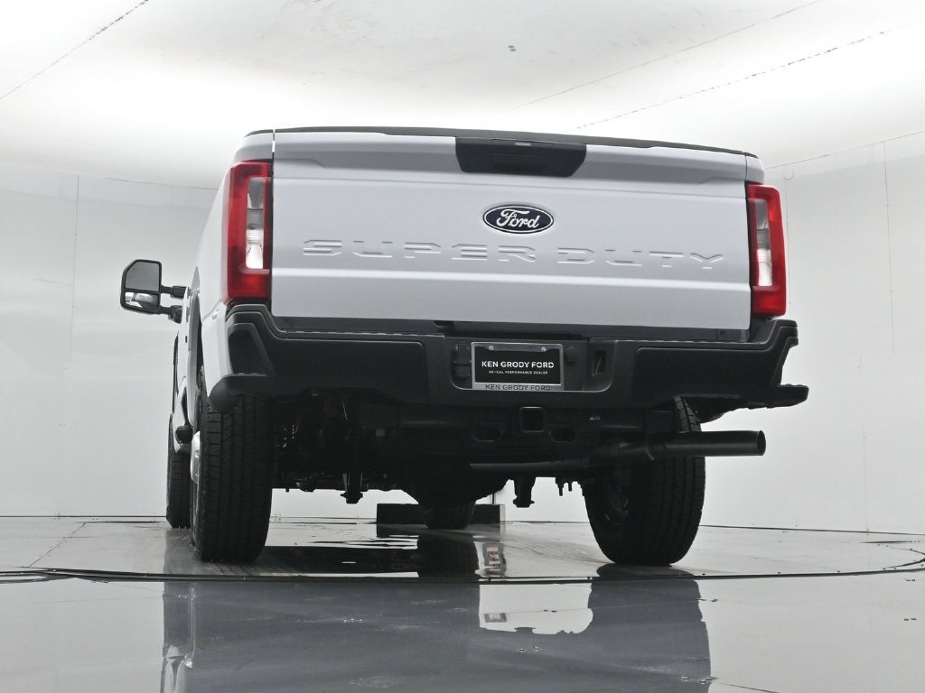 New 2027 Oxford White Ford XL image 44