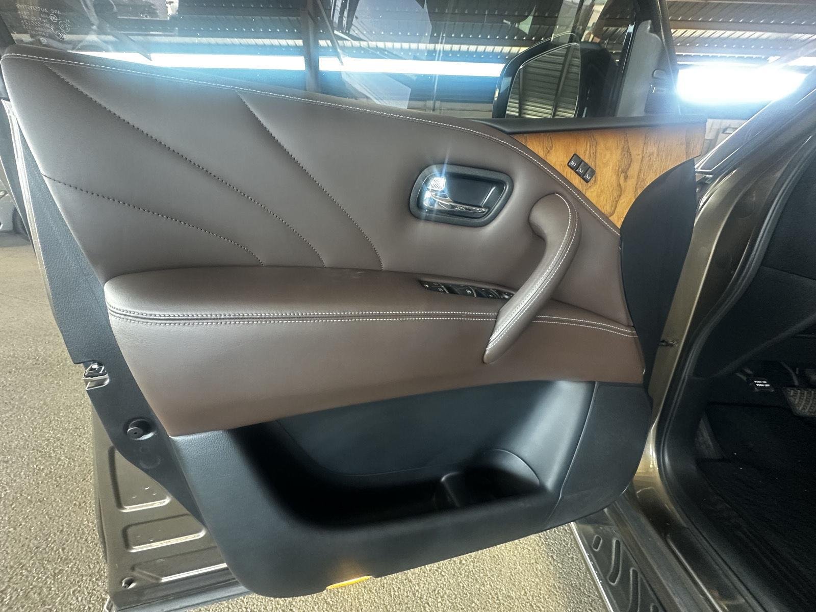 Used 2017 Dakar Bronze INFINITI Limited image 11