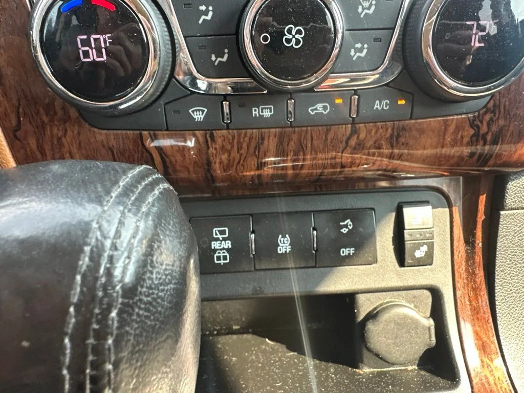 Used 2014 White Chevrolet 2LT image 18