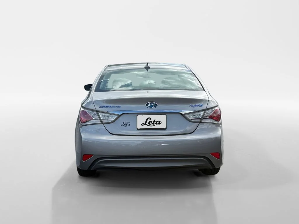 Used 2012 Hyper Silver Metallic Hyundai Base image 5