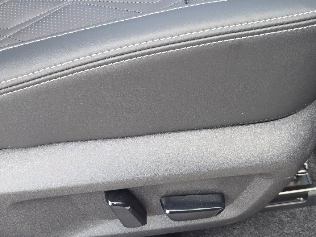 New 2026 Boulder Gray Pearl / Super Black Two-tone Nissan Platinum image 6