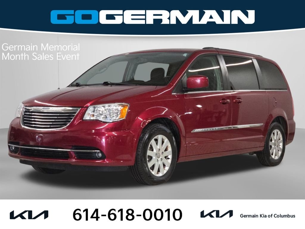 2014 Chrysler Town & Country Touring's photo