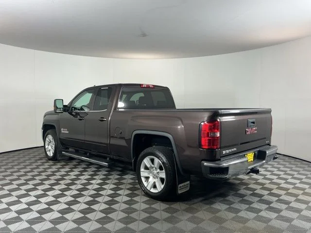 Used 2016  GMC SLE image 6