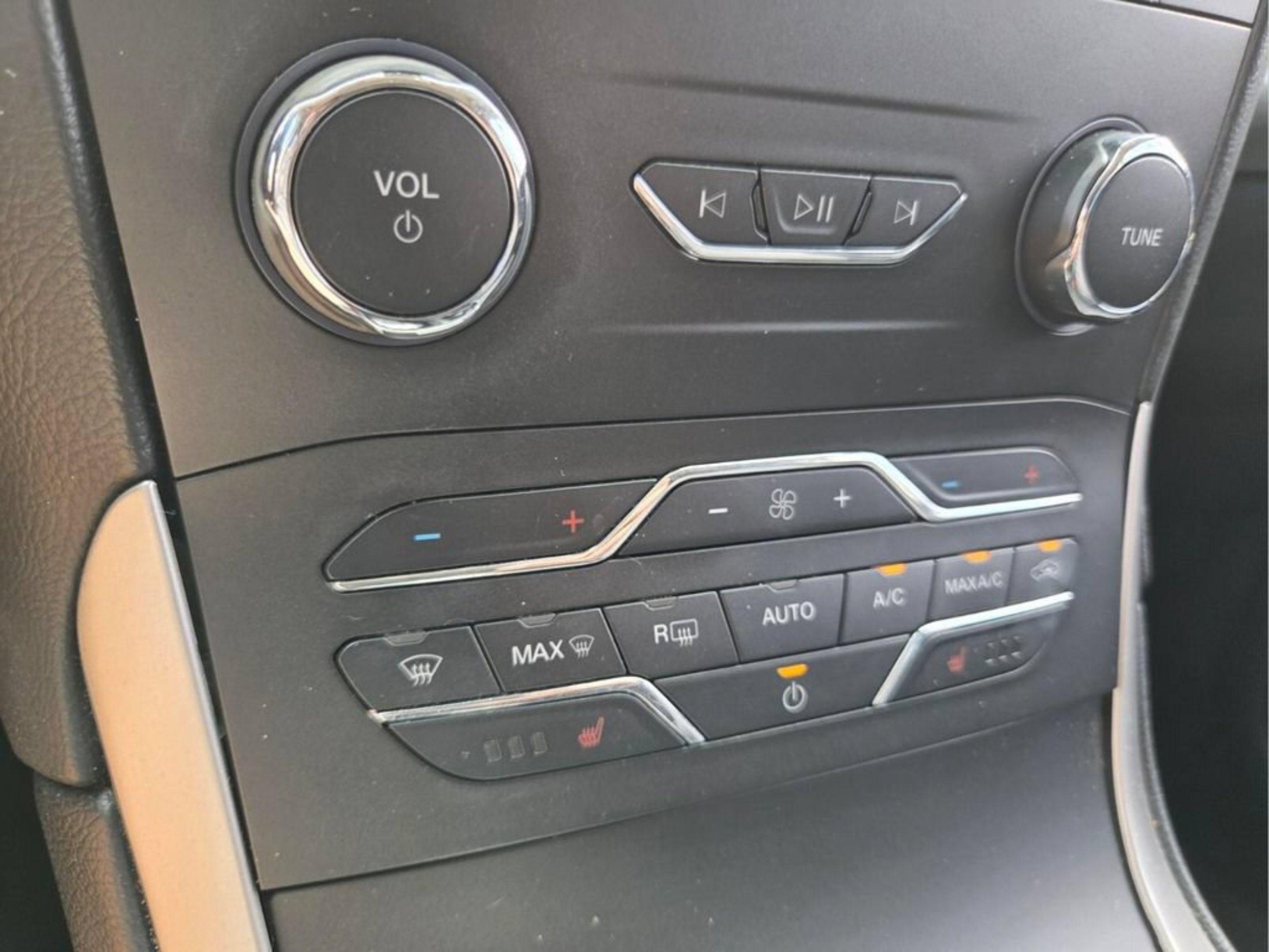 Used 2019 Black Metallic Ford SEL image 20