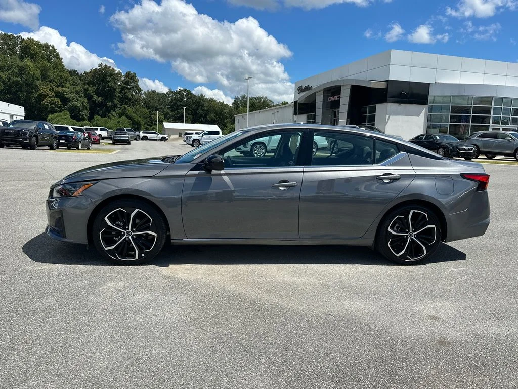 Used 2025 Gray Nissan 2.5 SR image 4