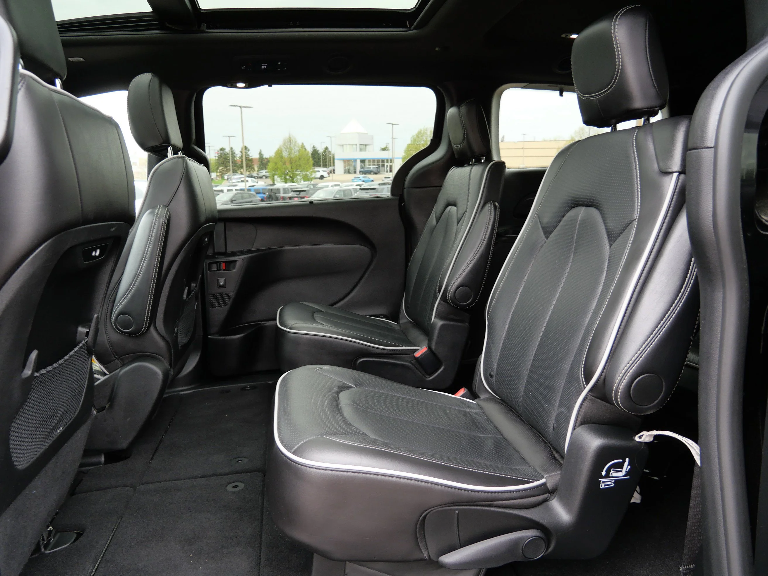 2025 Chrysler Pacifica Limited - Photo 13