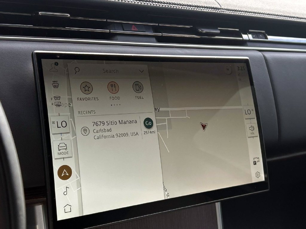 Used 2025 Silver Land Rover SE image 28