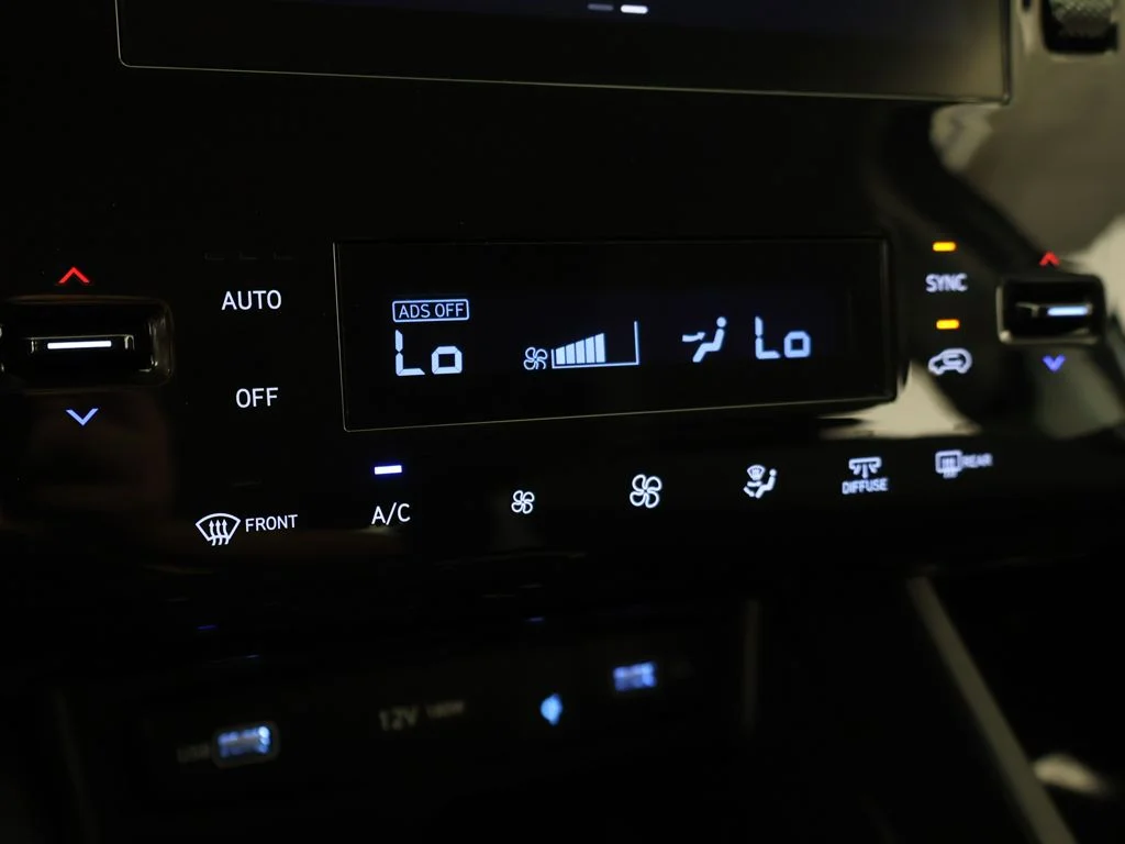 Used 2024 White Pearl Hyundai SEL image 49