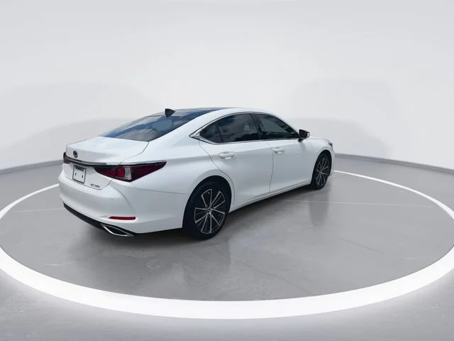 Used 2022 White Lexus 350 image 8