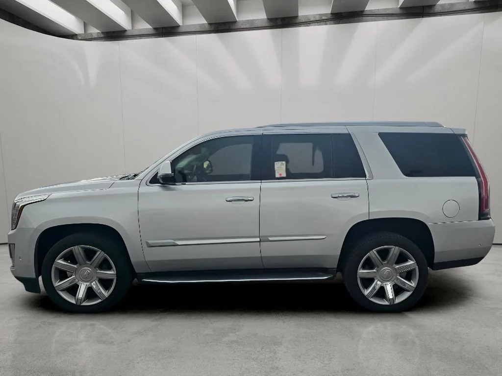 Used 2019 Radiant Silver Metallic Cadillac Luxury image 4
