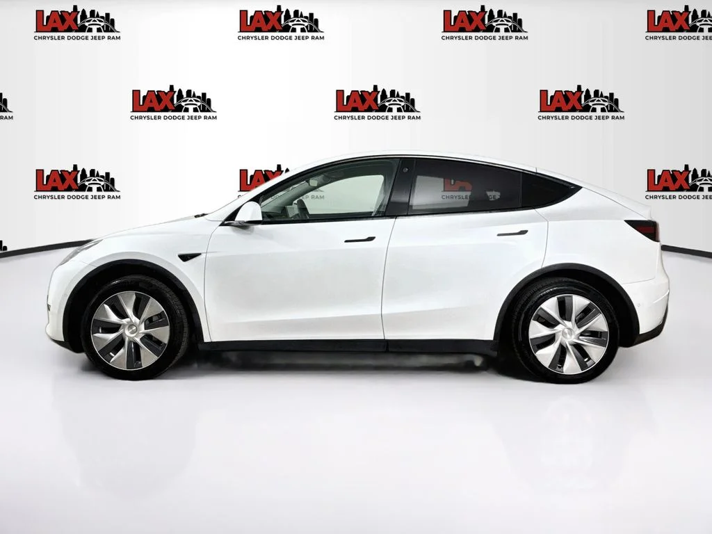 Used 2022 White Tesla Long Range image 4