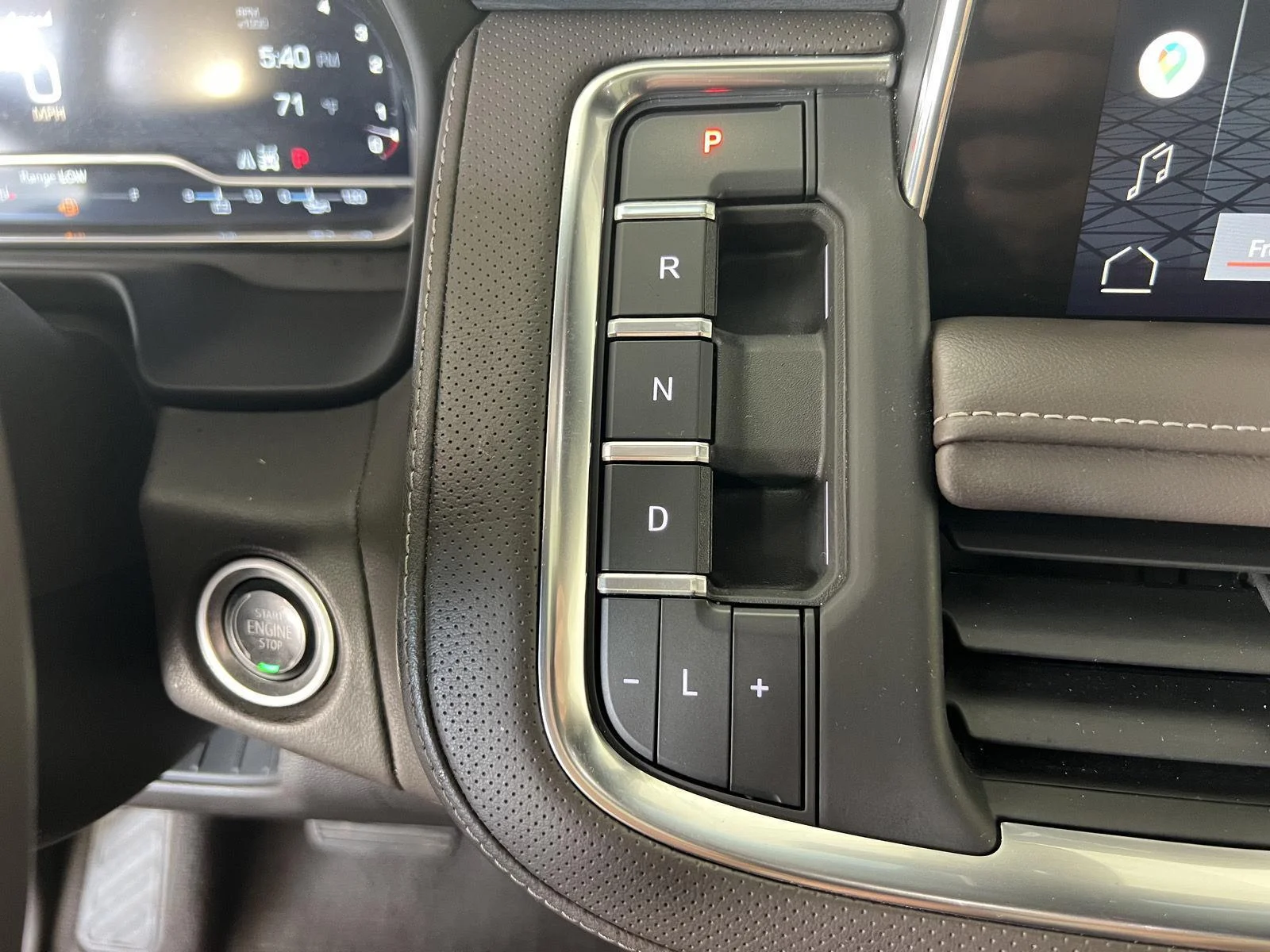 Used 2022 White Frost Tricoat GMC SLT image 23