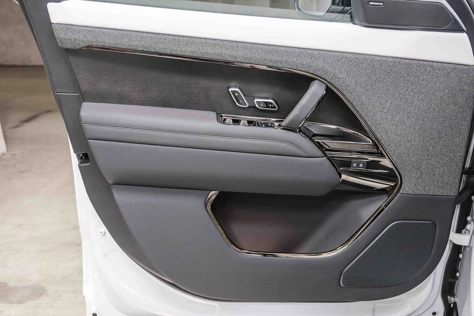 Certified Used 2023 Fuji White Land Rover SE Dynamic image 22