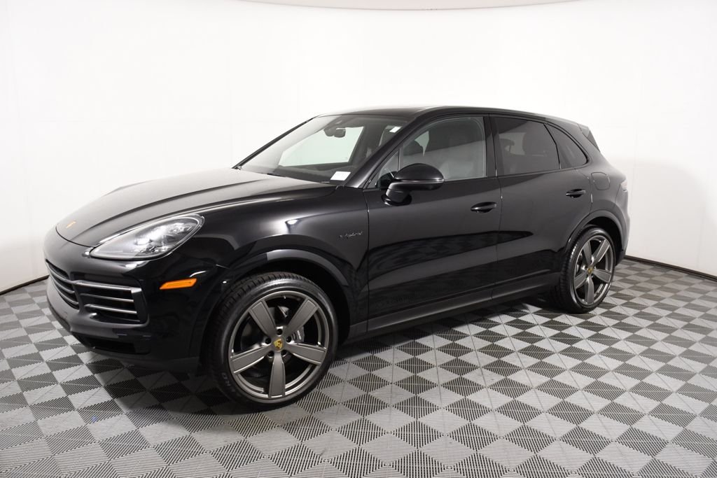 Used 2022 Porsche Cayenne Platinum Edition with VIN WP1AE2AY4NDA26797 for sale in Richfield, Minnesota