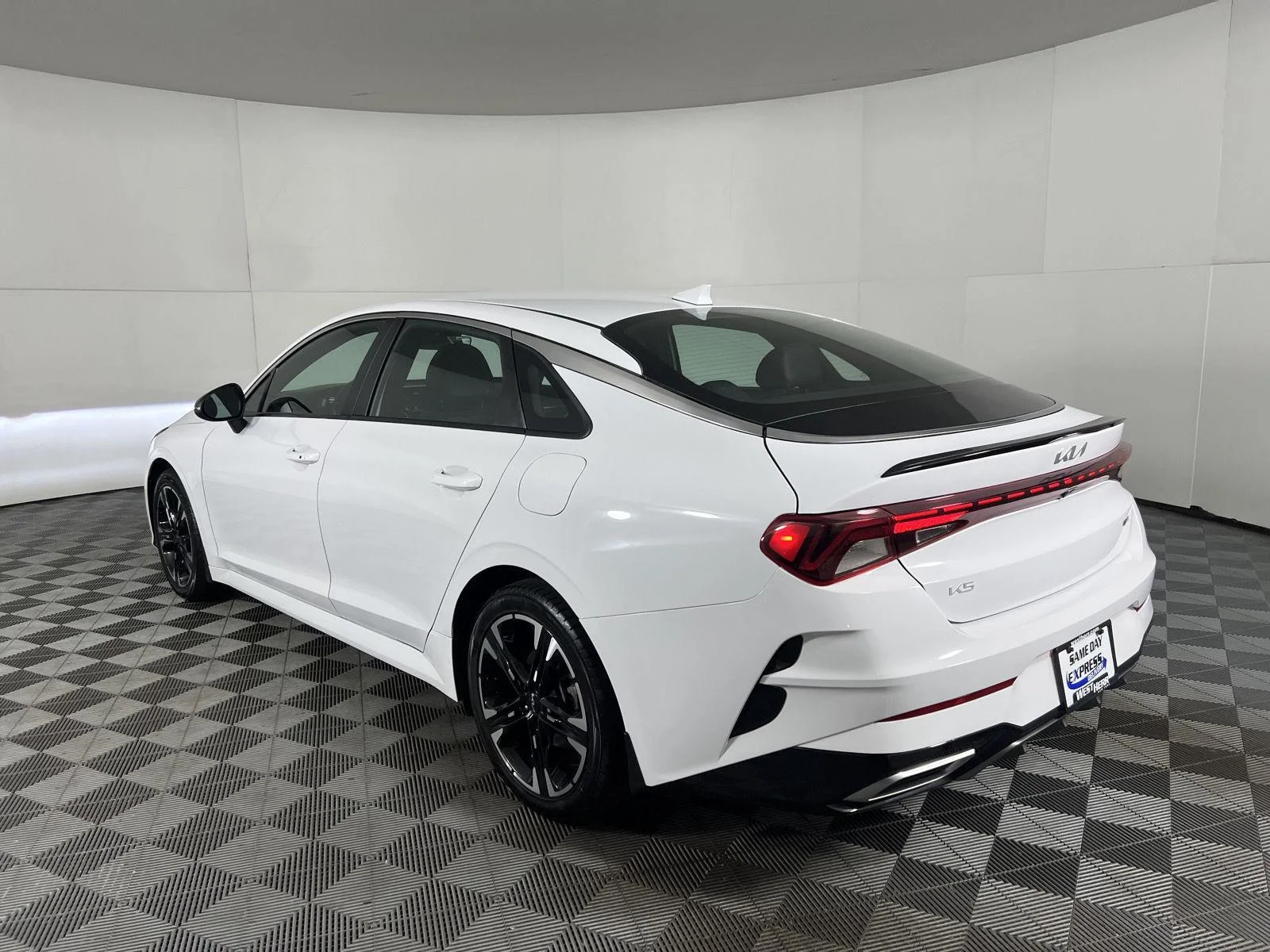 Used 2024 Glacial White Pearl Kia GT-Line image 6