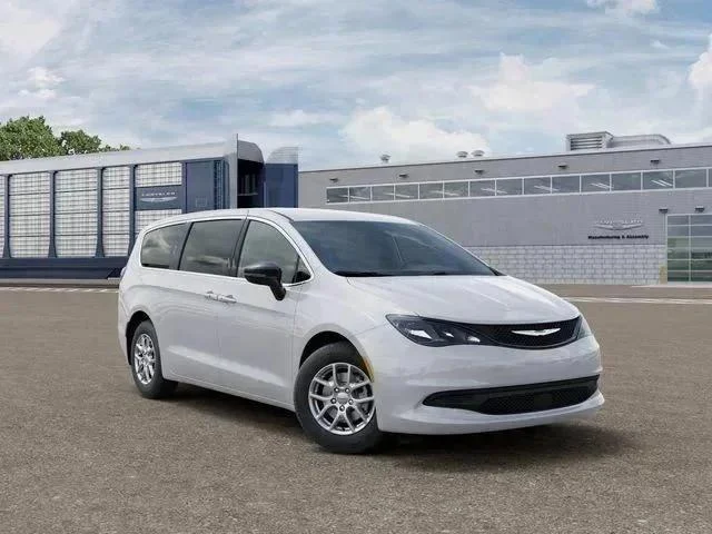 2026 Chrysler Voyager LX - Photo 7
