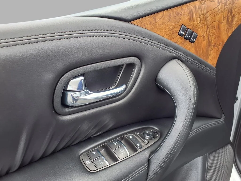 Used 2024 Silver Nissan SL image 19