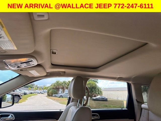 Used 2020  Jeep Limited image 8